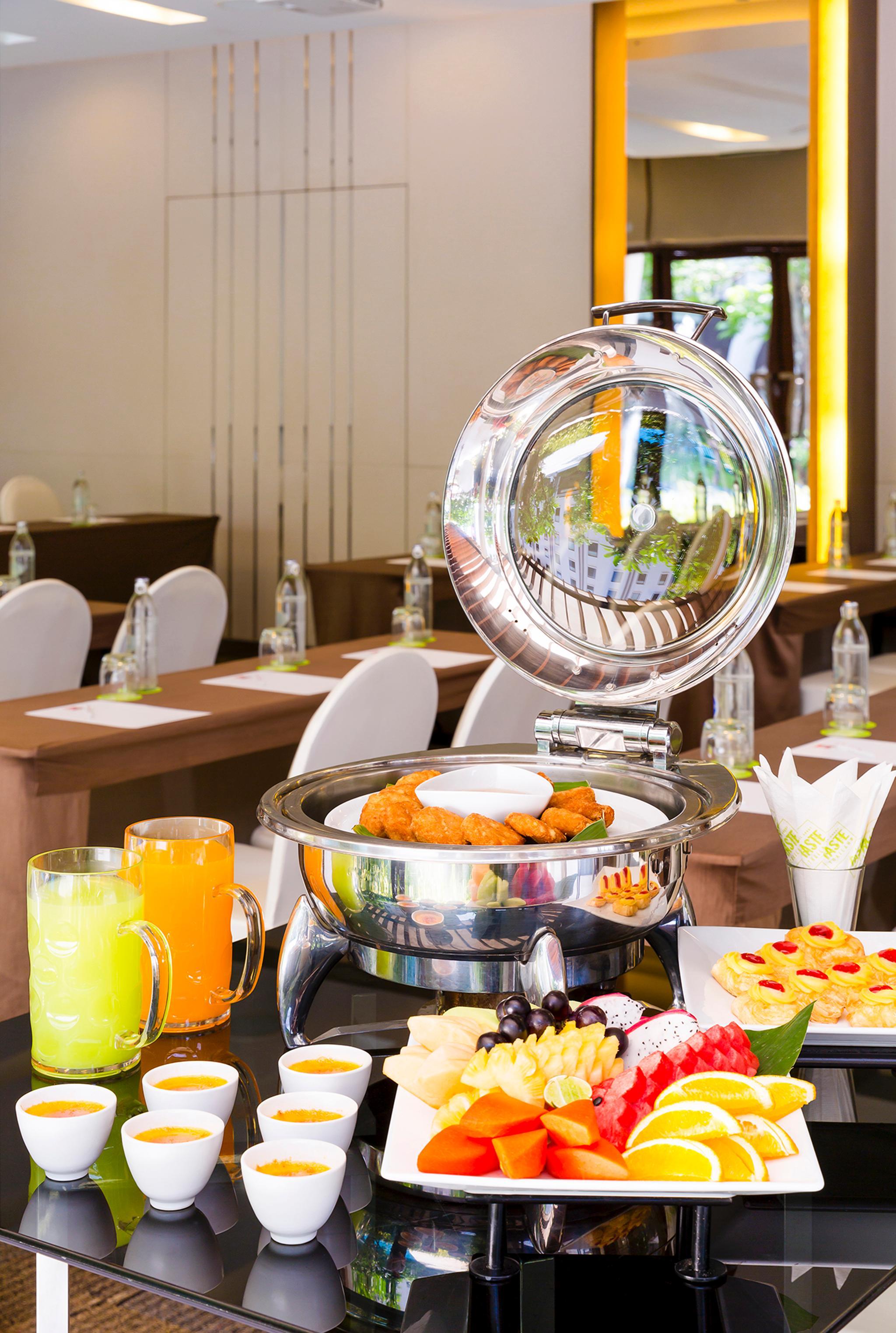 Ibis Bangkok Riverside Екстериор снимка