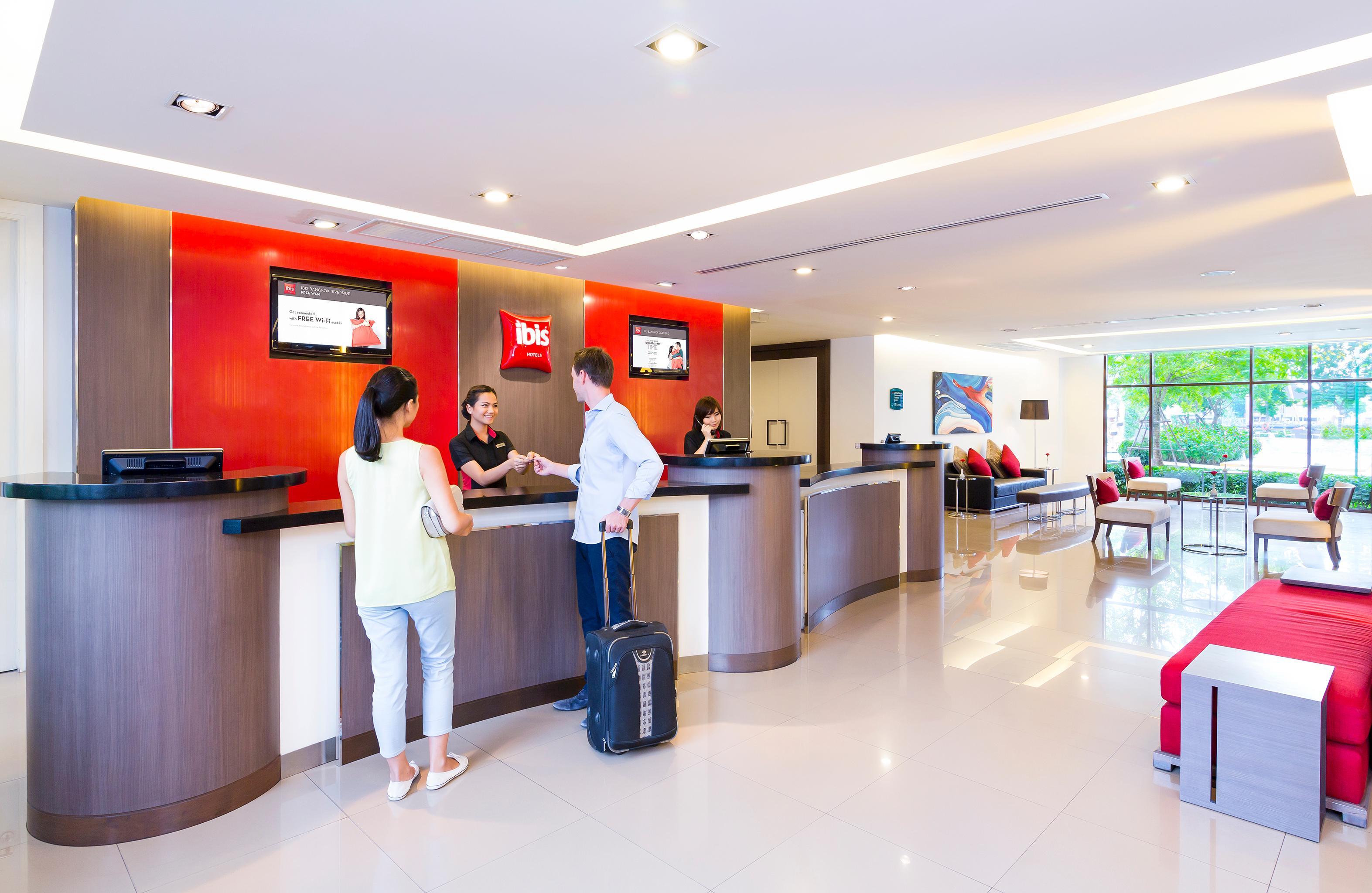 Ibis Bangkok Riverside Екстериор снимка