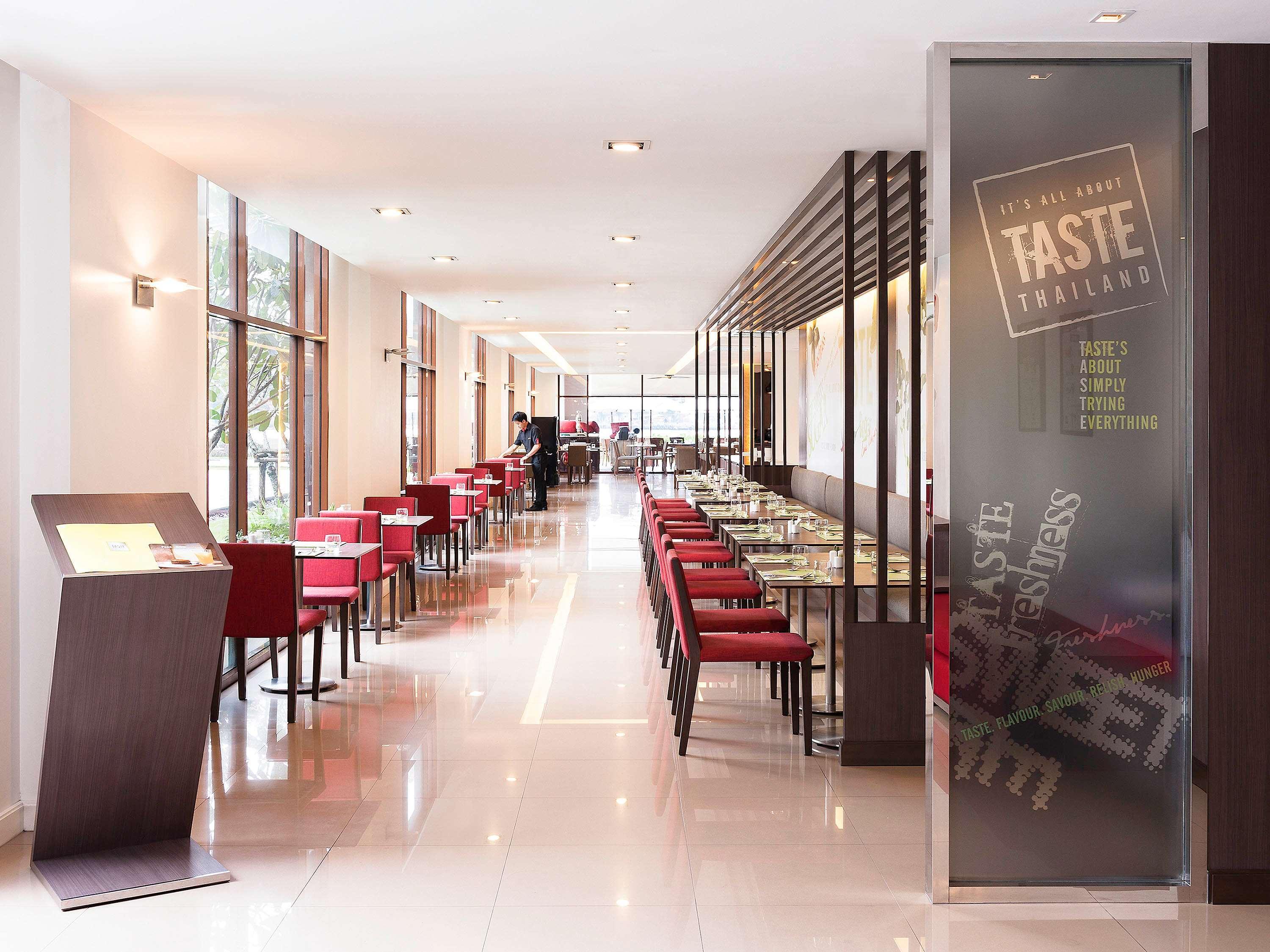 Ibis Bangkok Riverside Екстериор снимка