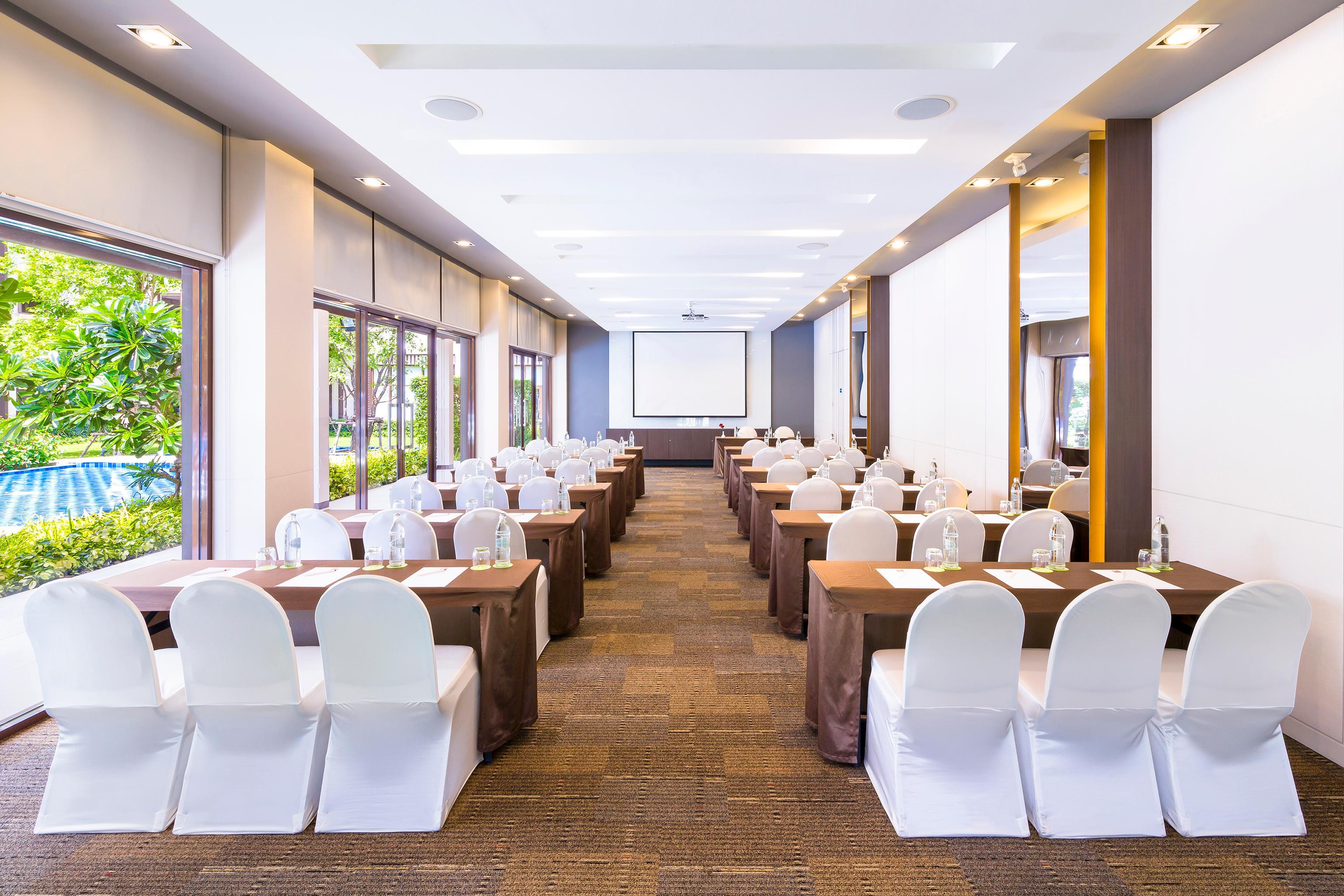 Ibis Bangkok Riverside Екстериор снимка