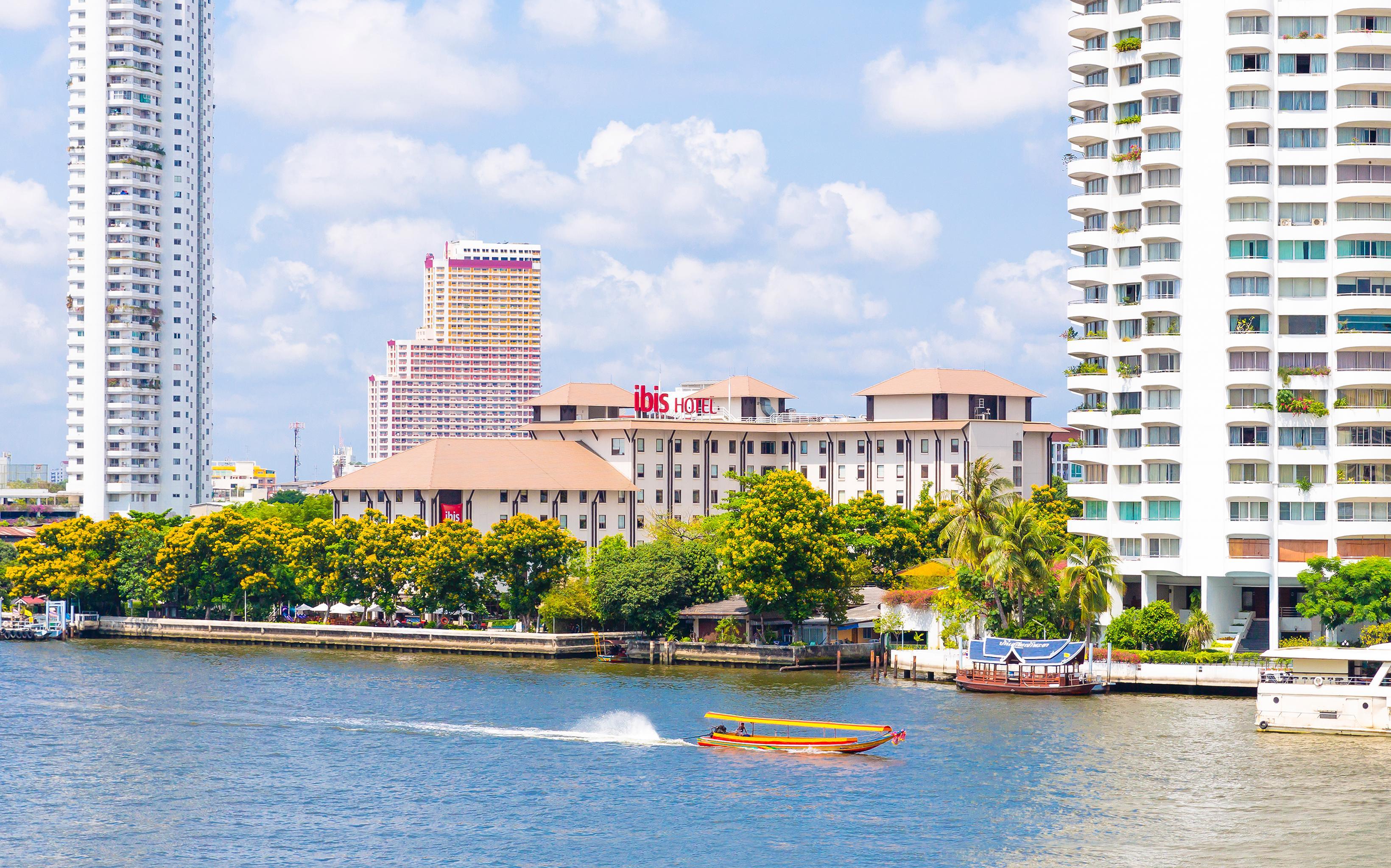 Ibis Bangkok Riverside Екстериор снимка