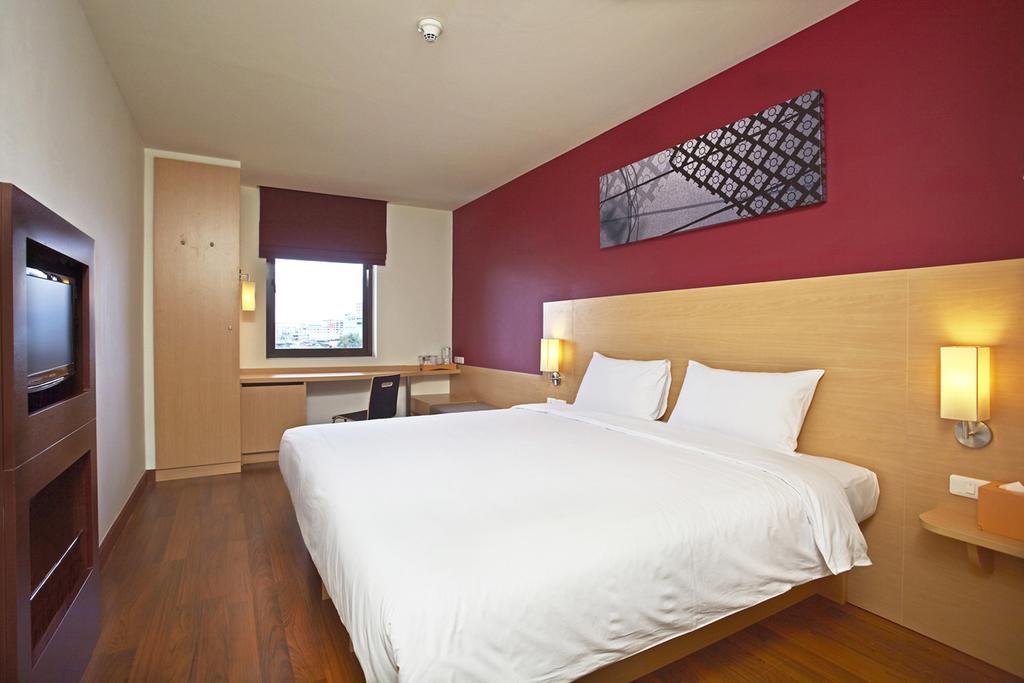 Ibis Bangkok Riverside Стая снимка