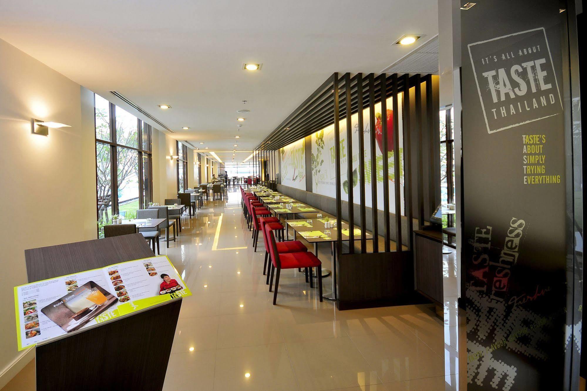 Ibis Bangkok Riverside Екстериор снимка