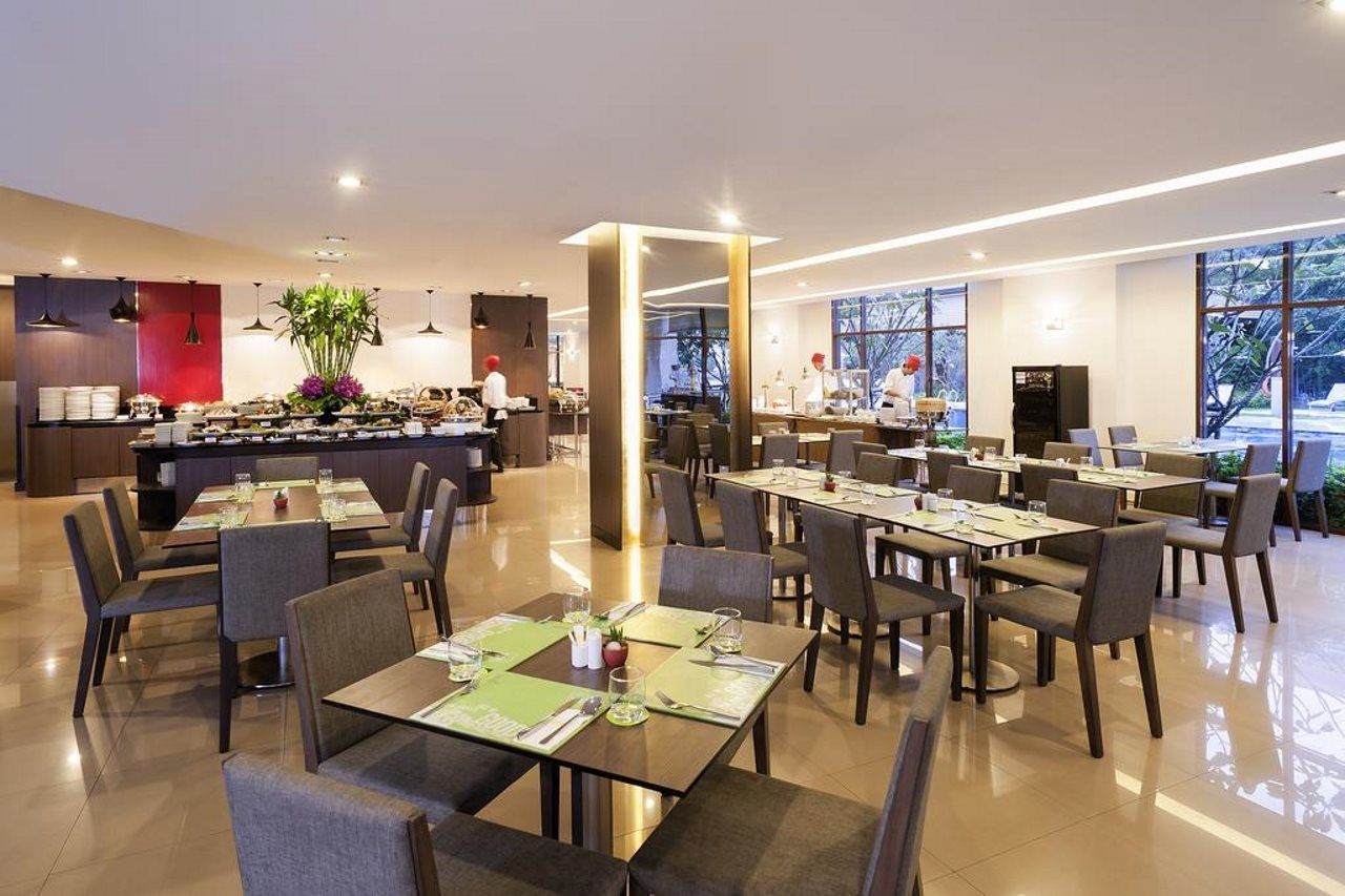Ibis Bangkok Riverside Екстериор снимка